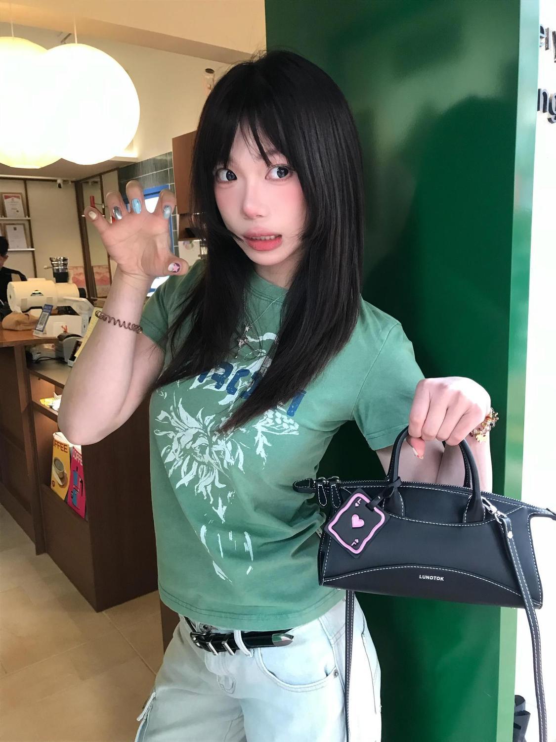 Onalippa 2026 스트리트 트렌드 숄더 반팔 티 - Street Fashion Trends 2026 리뷰 및 가격
