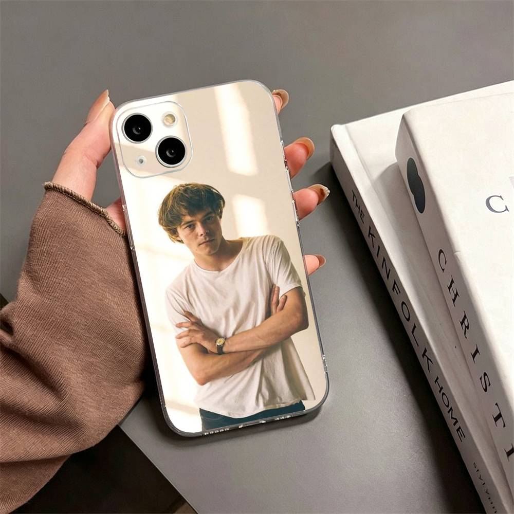 영국 배우 찰리 히튼 아이폰17,16,15,14,13, - Street Fashion Store 리뷰 및 가격